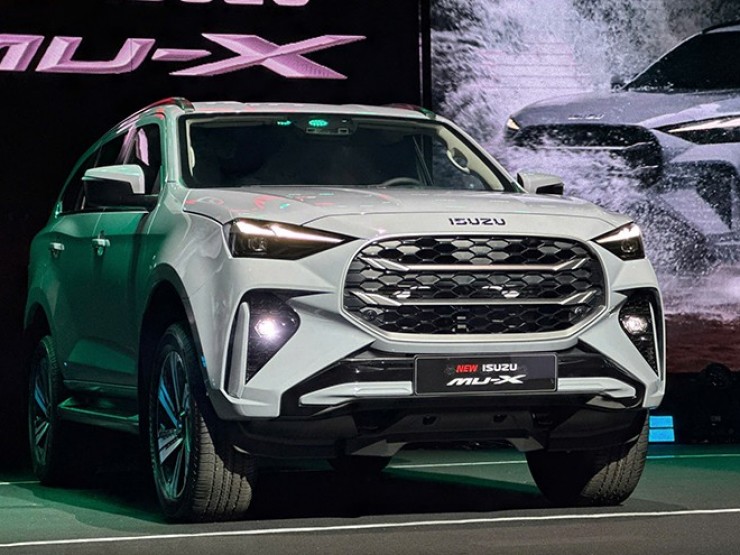 Isuzu Mu-X mới ra mắt tại việt Nam, động cơ cũ và giá bán mới