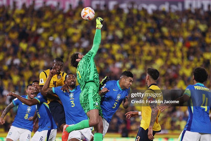Ecuador thể hiện quyết tâm cao trước Brazil