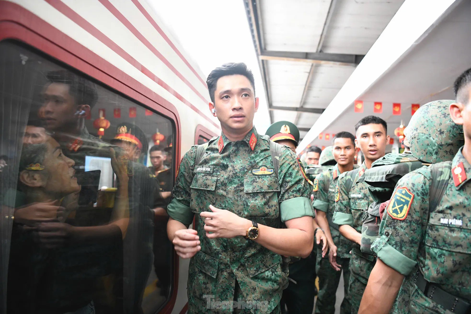 Phong thái điềm tĩnh của &#39;nam thần quân đội&#39; Lê Hoàng Hiệp thu hút sự chú ý - 2