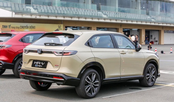 HR-V 2025: Ông hoàng tái xuất hay chiêu bài cũ? - 8