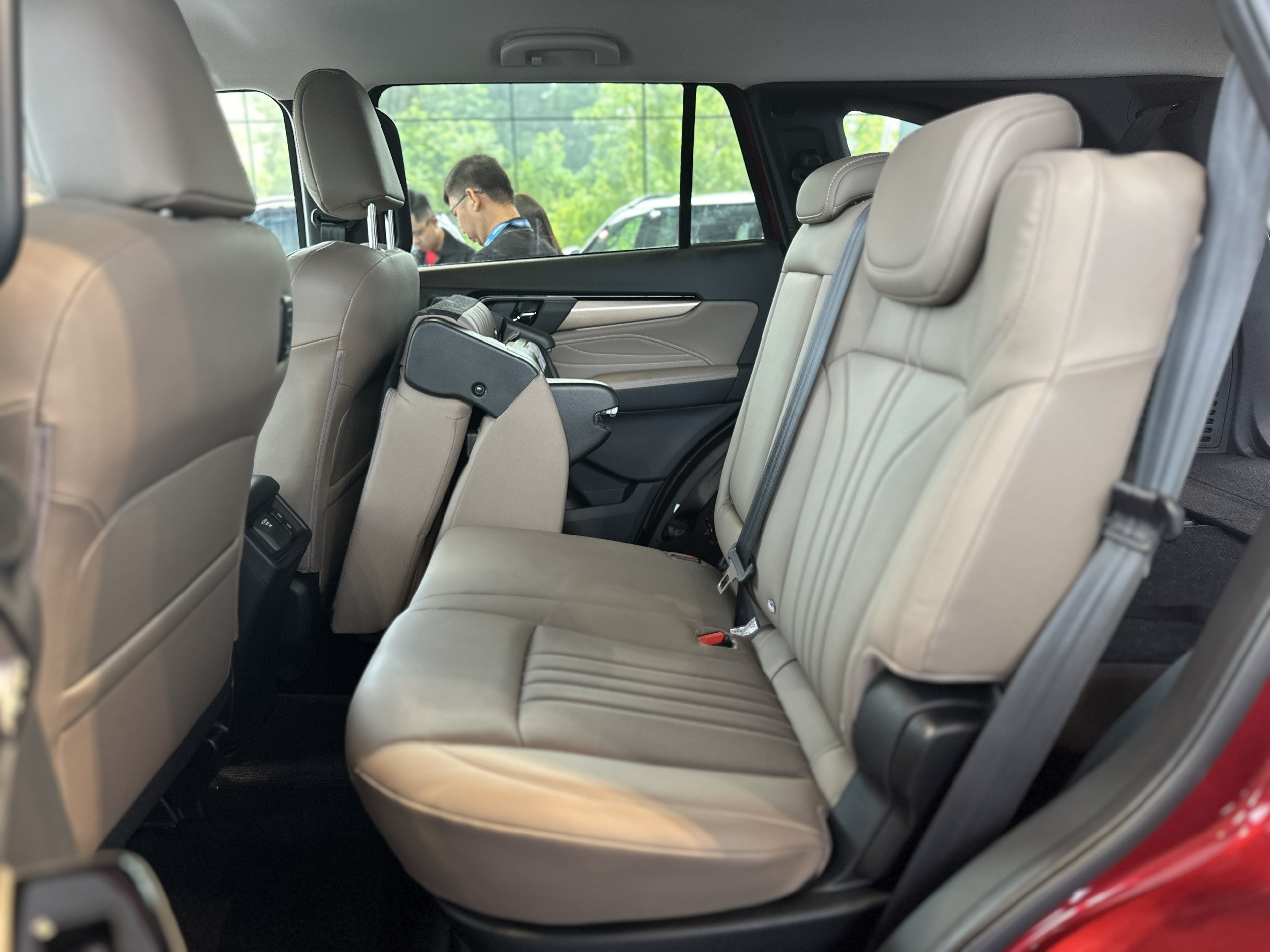 Isuzu Mu-X mới ra mắt tại Việt Nam, động cơ cũ và giá bán mới - 9