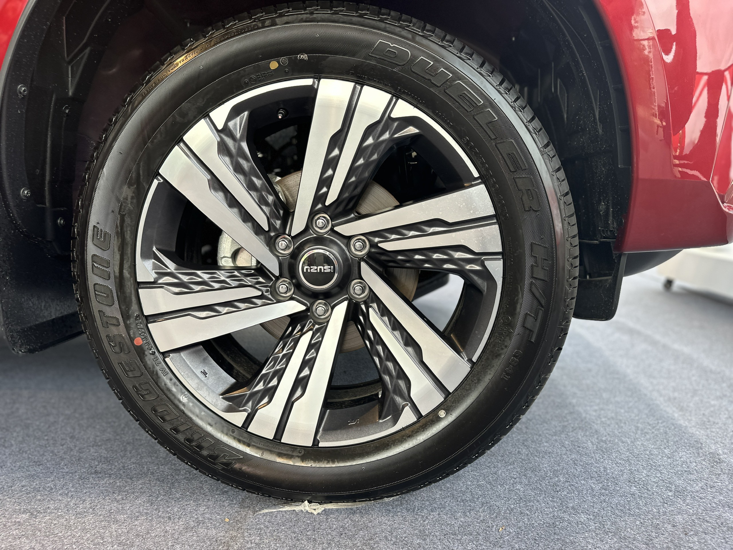 Isuzu Mu-X mới ra mắt tại Việt Nam, động cơ cũ và giá bán mới - 7
