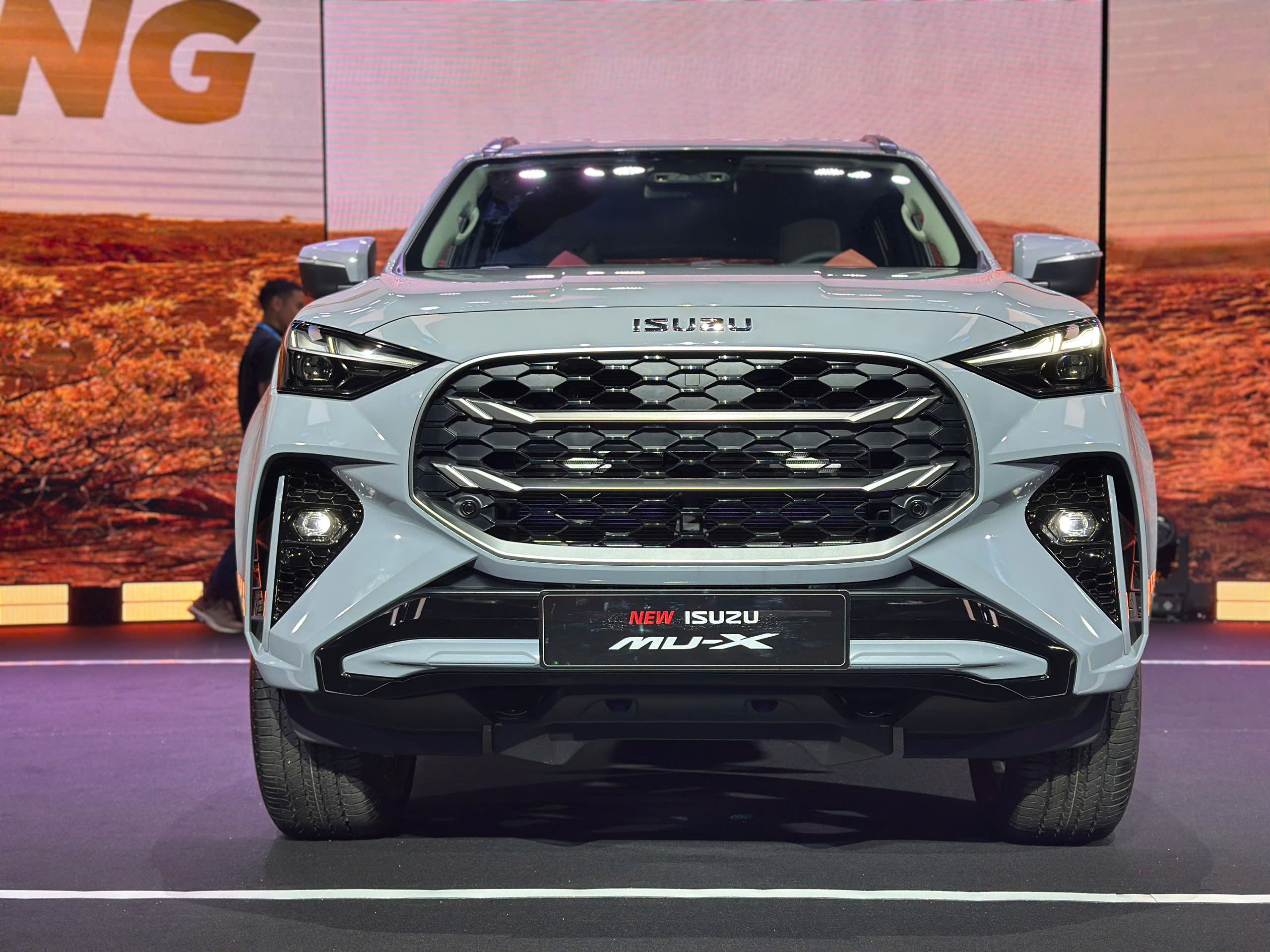 Isuzu Mu-X mới ra mắt tại Việt Nam, động cơ cũ và giá bán mới - 3