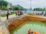 Tin tức trong ngày - Khả năng có hệ thống sông ngầm hình thành dưới hố tử thần ở Bắc Kạn