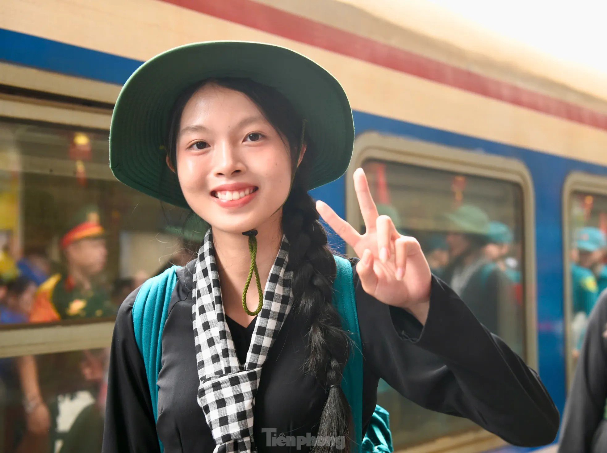 Nét đẹp nữ chiến sĩ sao vuông và du kích miền Nam trong nắng hạ Thủ đô - 3