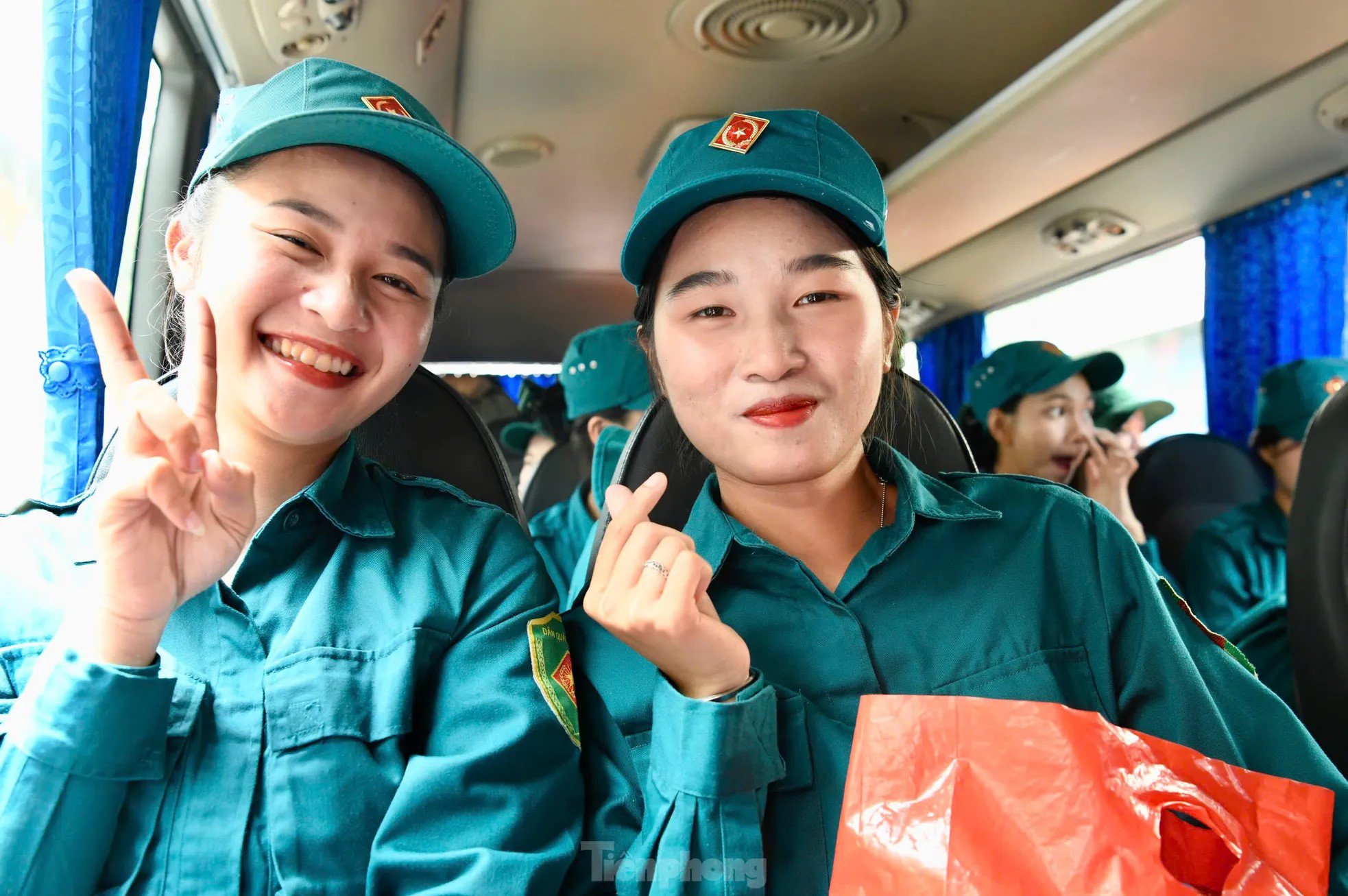Những nữ chiến sĩ sao vuông tràn đầy năng lượng.