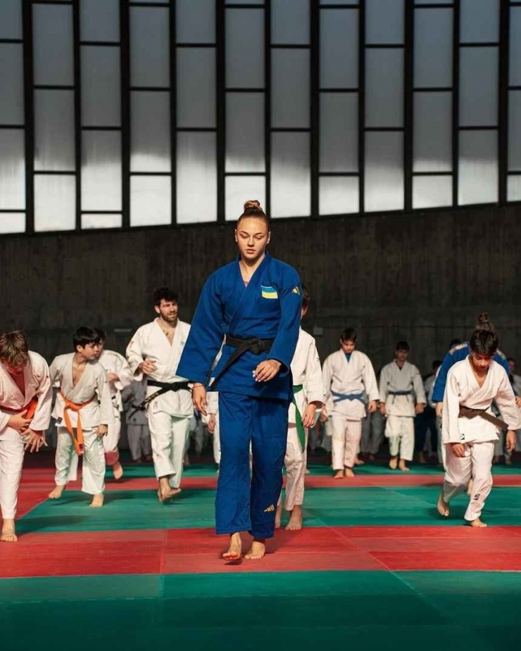 Trên Instagram cá nhân có hơn 600.000 người theo dõi, "thiên thần judo" người Ukraine đều đặn chia sẻ hình ảnh thi đấu, tập luyện và thời trang.