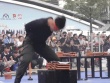 Cảnh sát trình diễn võ thuật, khí công ở trung tâm TP HCM