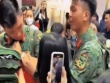 Cô gái đuổi theo Thượng úy Lê Hoàng Hiệp lên tàu