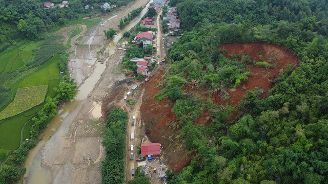 Bắc Kạn: Cận cảnh điểm sạt lở ở Ba Bể tiềm ẩn nguy hiểm, đe dọa tính mạng người dân - 1