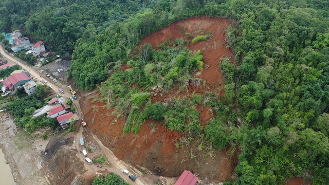 Bắc Kạn: Cận cảnh điểm sạt lở ở Ba Bể tiềm ẩn nguy hiểm, đe dọa tính mạng người dân - 2