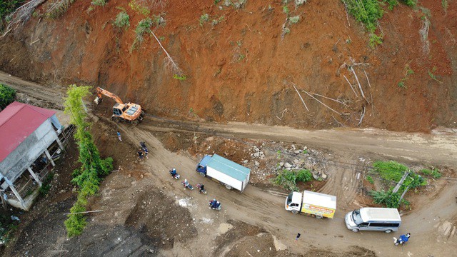 Bắc Kạn: Cận cảnh điểm sạt lở ở Ba Bể tiềm ẩn nguy hiểm, đe dọa tính mạng người dân - 3