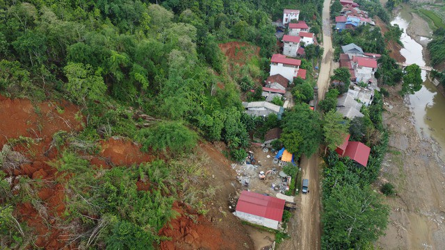 Bắc Kạn: Cận cảnh điểm sạt lở ở Ba Bể tiềm ẩn nguy hiểm, đe dọa tính mạng người dân - 4