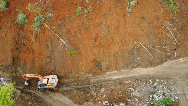 Bắc Kạn: Cận cảnh điểm sạt lở ở Ba Bể tiềm ẩn nguy hiểm, đe dọa tính mạng người dân - 10