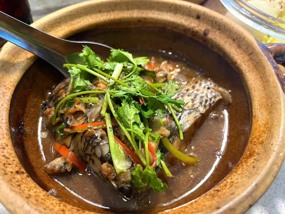 Lò vi sóng thường là lựa chọn tiện lợi để hâm nóng thức ăn, nhưng khi hâm nóng cá có thể biến món ăn yêu thích của bạn thành một "thảm họa" ẩm thực. Ảnh: PHƯƠNG LÊ.