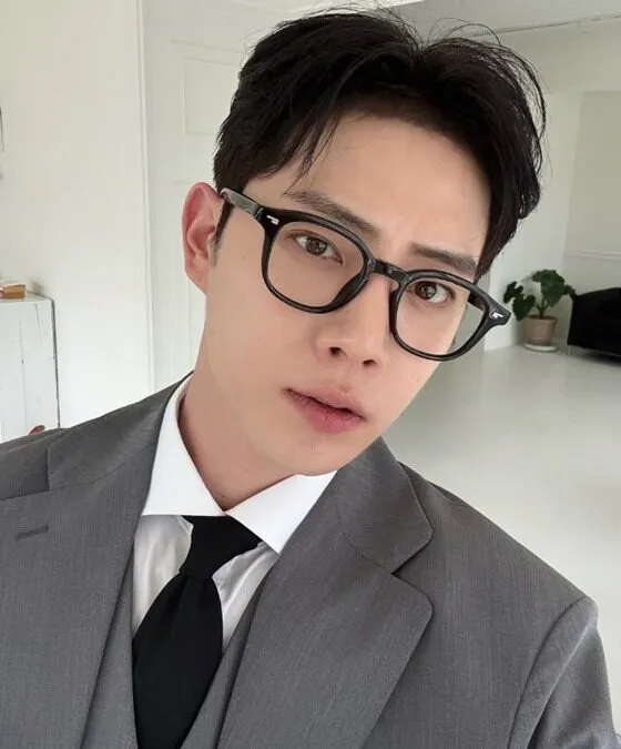 Người mẫu Kim Jong Suk qua đời ở tuổi 29.
