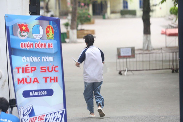 Nữ sinh đến điểm thi cách giờ làm bài môn Ngữ Văn khoảng 30 phút.