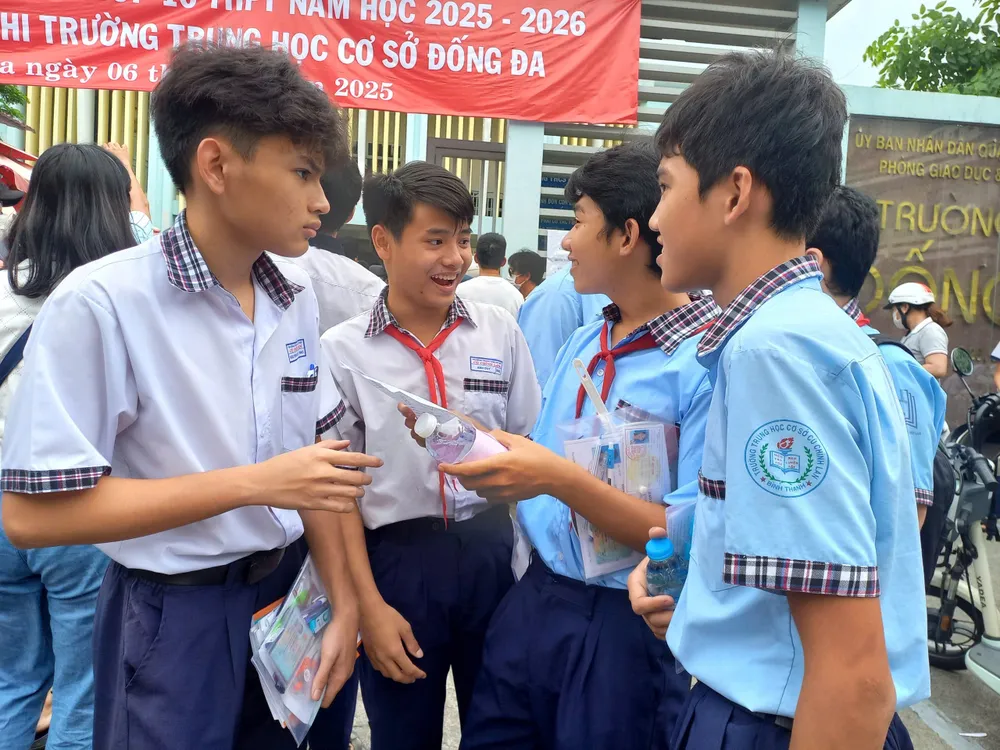 Thi vào lớp 10: Thí sinh hy vọng &#39;đậu nguyện vọng 1 rồi&#39; sau khi kết thúc môn cuối - 6