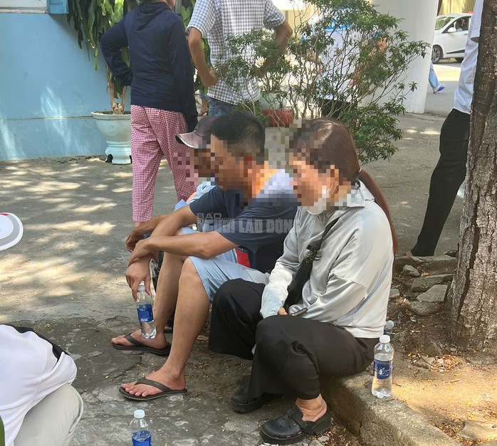 Người thân nạn nhân bàng hoàng khi vụ án đau lòng xảy ra.