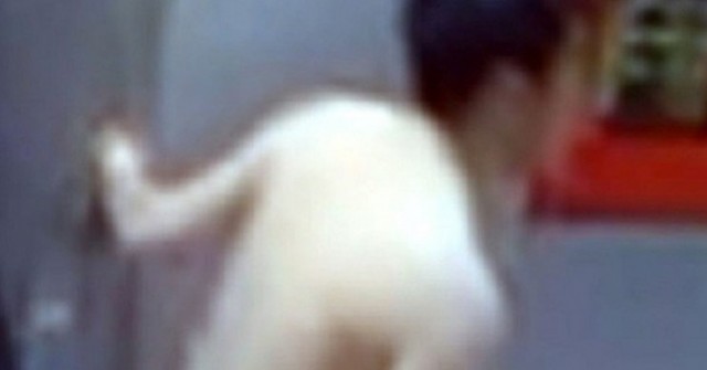 Truy tìm danh tính người đàn ông "thoát y", đuổ...