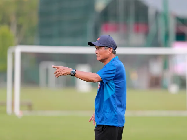Thanh Nhã chia tay đội tuyển, HLV Mai Đức Chung: &#39;Đội tuyển nữ Việt Nam cần nhiều cầu thủ Việt kiều&#39; - 1