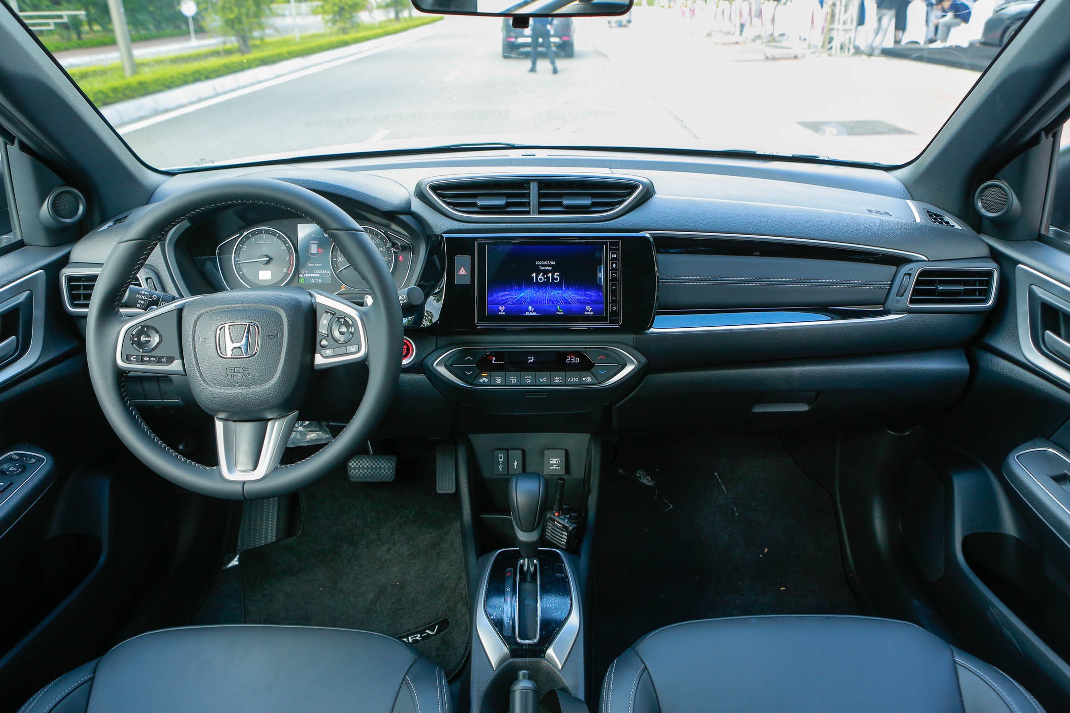 Ưu nhược điểm của Honda BR-V khi so kè với Toyota Veloz Cross - 4