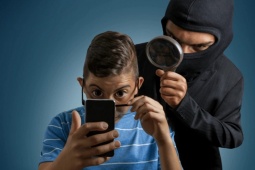 Google vạch trần “kẻ theo dõi đáng sợ” trên Android