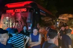 Hiện trường kinh hoàng vụ 3 xe khách tông nhau trên QL1A