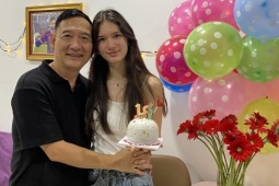 Bố mẹ Văn Lâm mừng con gái út tròn 18 tuổi