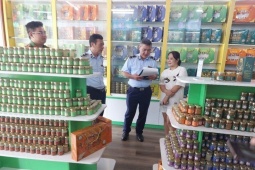 Cảnh sát phát hiện điểm đáng ngờ của công ty làm yến chưng, tạm giữ 23.000 hộp