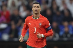 Ronaldo được dàn sao Tây Ban Nha tâng bốc, đàn em CR7 " hâm nóng " chung kết