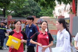 Hà Nội: 1 thí sinh mang điện thoại vào phòng thi môn Anh