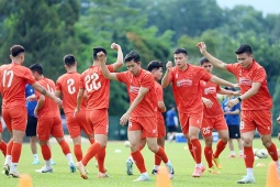 ĐT Việt Nam đổi sân tập, Thành Chung cảnh giác với cầu thủ nhập tịch Malaysia