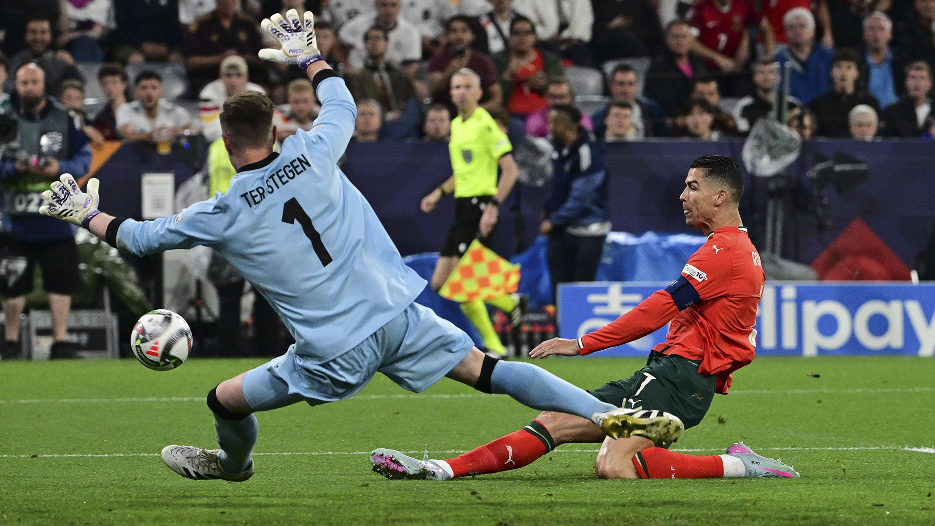 Ông chú Ronaldo đấu Yamal: Lịch sử gọi tên ai ở chung kết Nations League? - 3