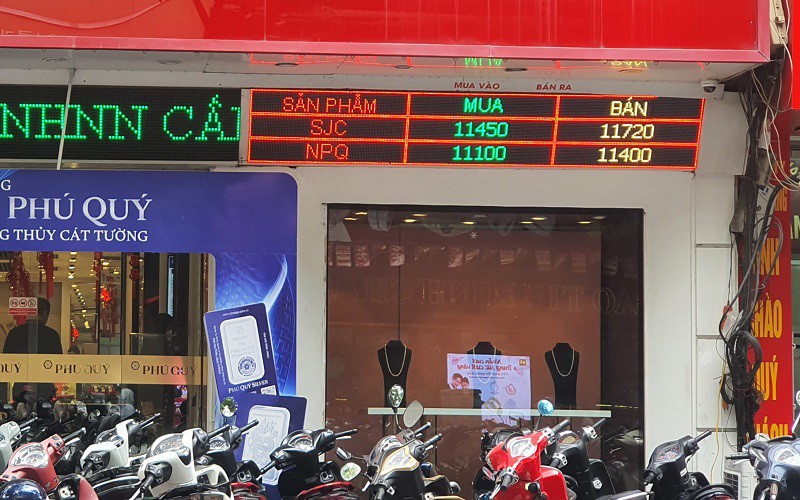 Giá vàng miếng SJC tại Phú Quý được điều chỉnh giảm còn 114,5-117,2 triệu đồng/lượng (mua - bán).