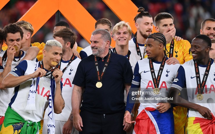 HLV Postecoglou bất ngờ bị Tottenham sa thải