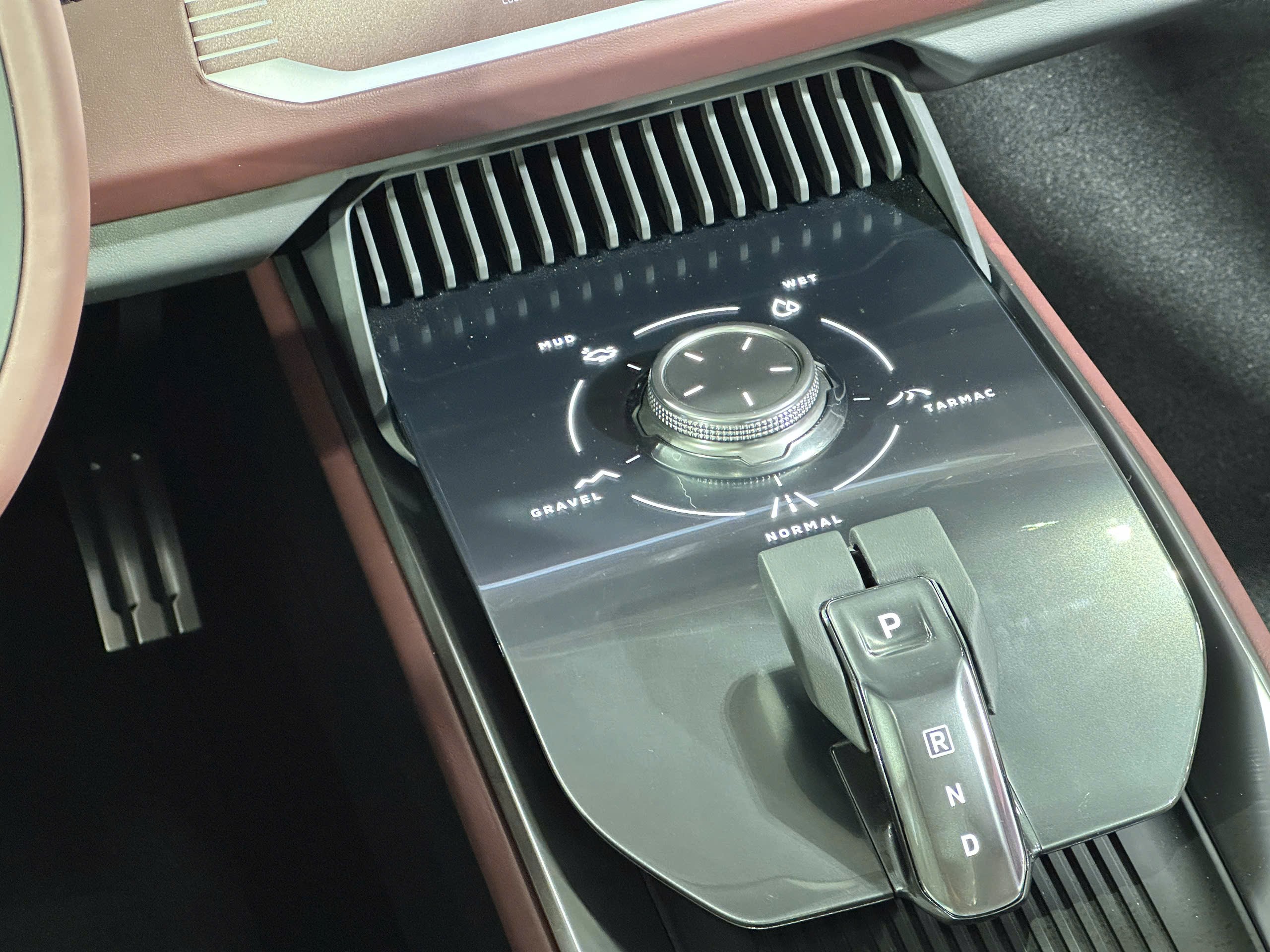 Cận cảnh xe ý tưởng Mitsubishi DST có mặt tại Việt Nam - 11