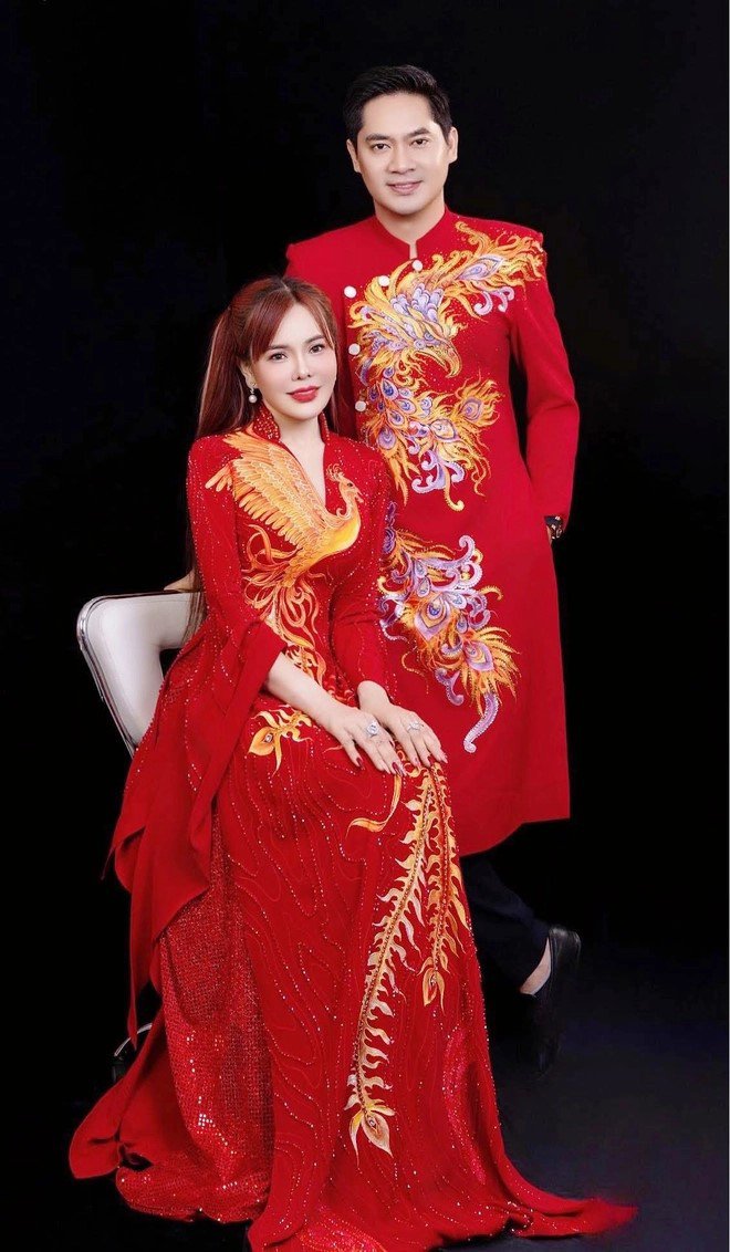 Hình ảnh Minh Luân chụp ảnh áo dài long phụng cùng một người đẹp làm dấy lên tin đồn anh sắp kết hôn.