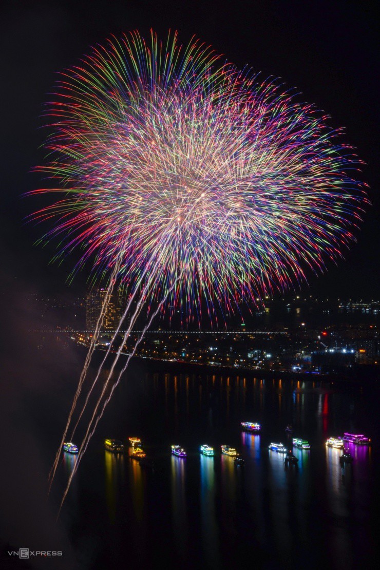 Pháo hoa Bộ Quốc phòng lần đầu tranh tài quốc tế - 12