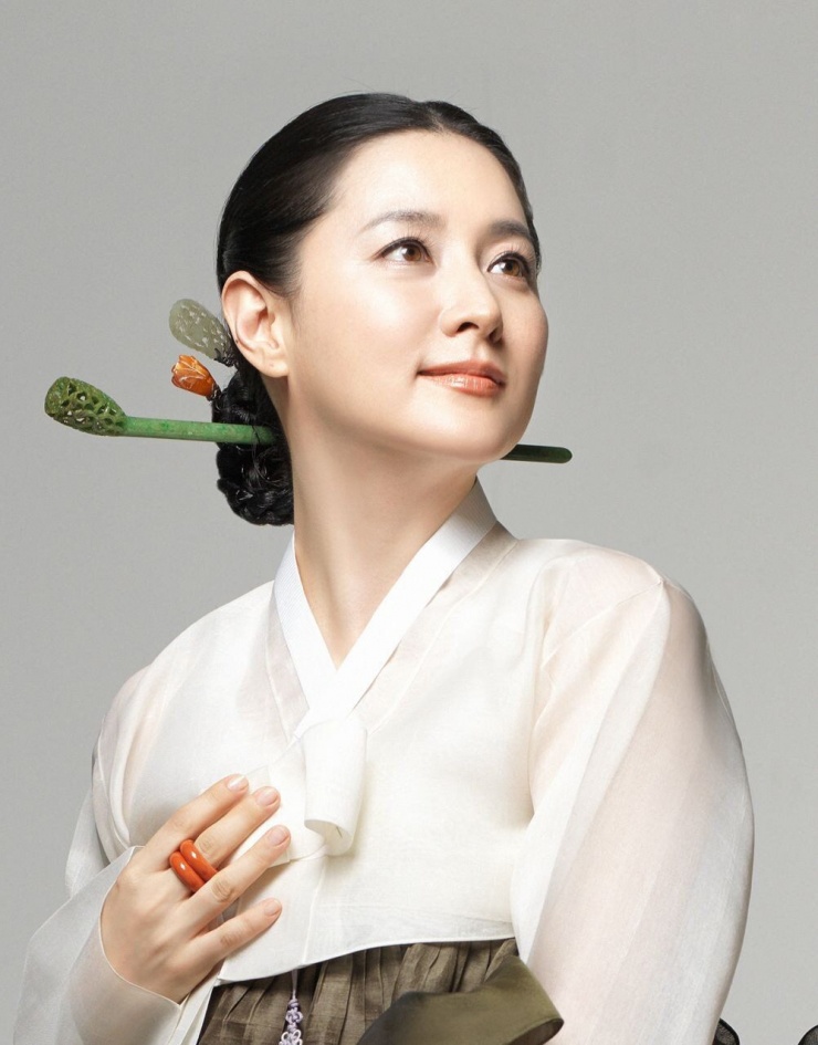 Được mệnh danh "nữ thần oxy", Lee Young Ae nay lộ rõ dấu hiệu lão hóa ở tuổi 54 nhưng có một điểm vẫn đẹp ngỡ ngàng - 3