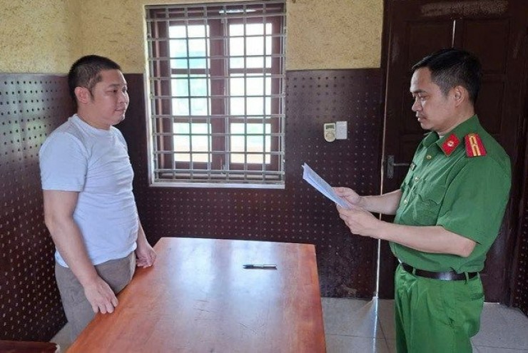 Bắt tạm giam đối tượng nổ súng bắn gia đình nhà vợ