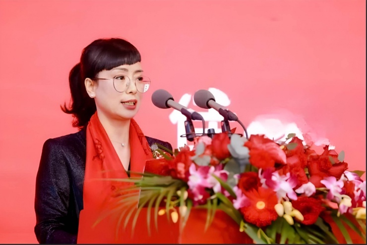 Từ bỏ công việc ổn định trong khu vực nhà nước, Vương Cẩn dấn thân vào thương trường và từng bước gặt hái thành công. Ảnh: Baidu