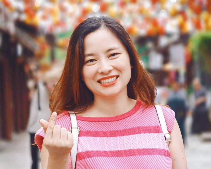 Bác sĩ Giang được cộng đồng mạng ví "con nhà người ta" vì vừa giỏi chuyên môn vừa có thêm nghề tay trái dịch cabin. Ảnh: FBNV