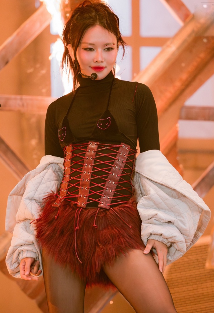Đội Châu Bùi diễn bùng nổ tại &#39;Em xinh say hi&#39; - 4