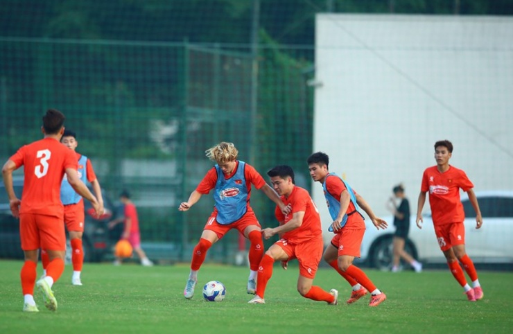 Viktor Lê là hạt nhân trong đội hình được nâng cấp của U22 Việt Nam.
