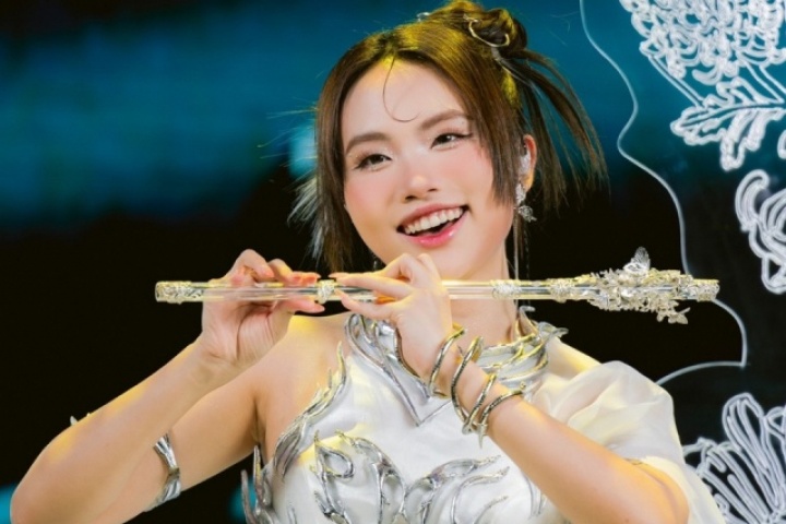 Bích Phương và đồng đội dẫn đầu 'Em xinh say hi'