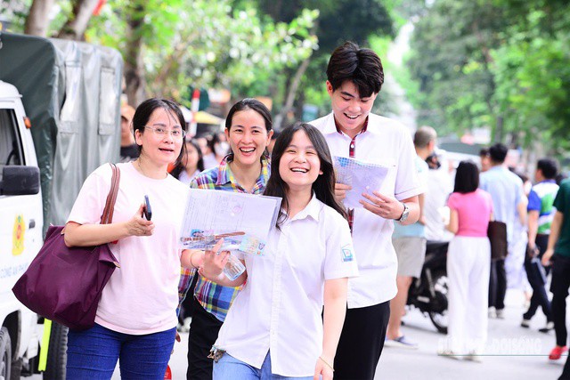 Hà Nội ngày thi lớp 10: Nơi tình yêu cha mẹ thắp sáng ước mơ con - 12