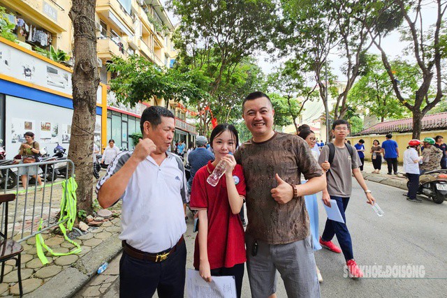 Hà Nội ngày thi lớp 10: Nơi tình yêu cha mẹ thắp sáng ước mơ con - 17