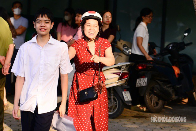 Hà Nội ngày thi lớp 10: Nơi tình yêu cha mẹ thắp sáng ước mơ con - 16