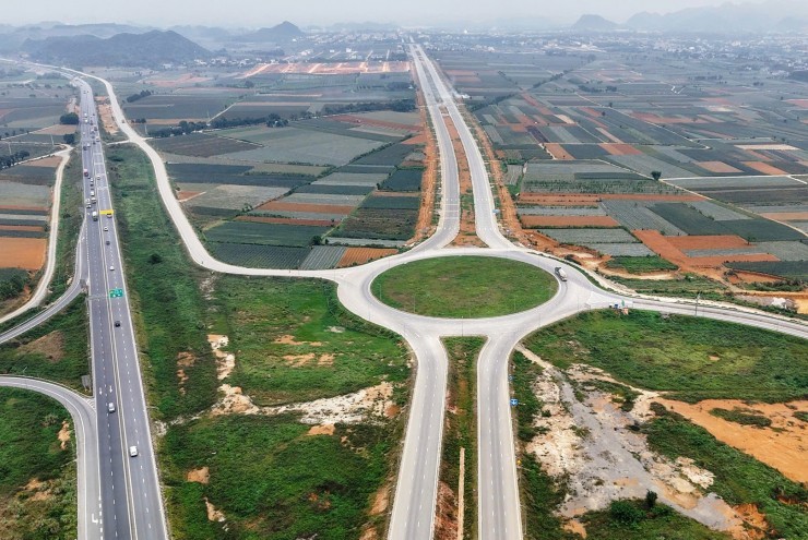 Ngắm đại lộ gần 2.000 tỷ đồng vừa được đặt tên ở Ninh Bình